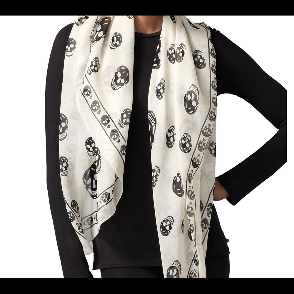 Alexander McQueen skull scarf